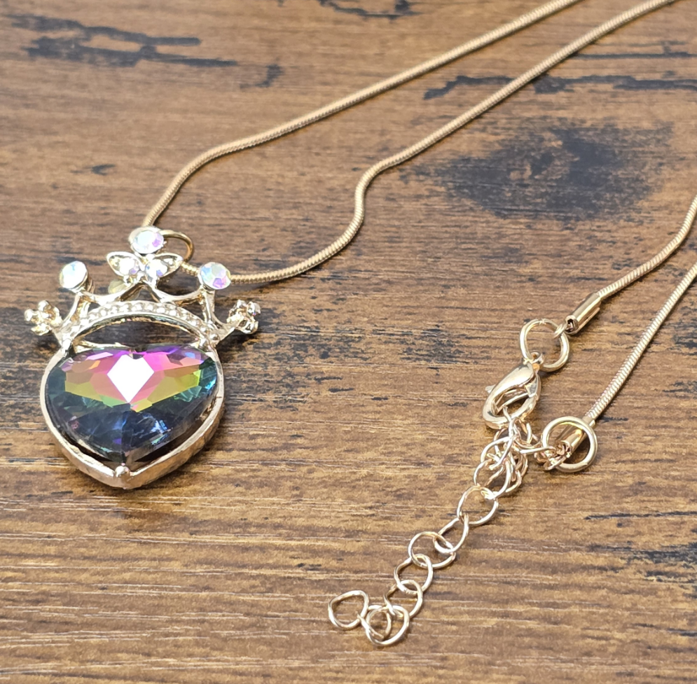 Queen of My Heart Iridescent Heart Pendant Chocker Necklace