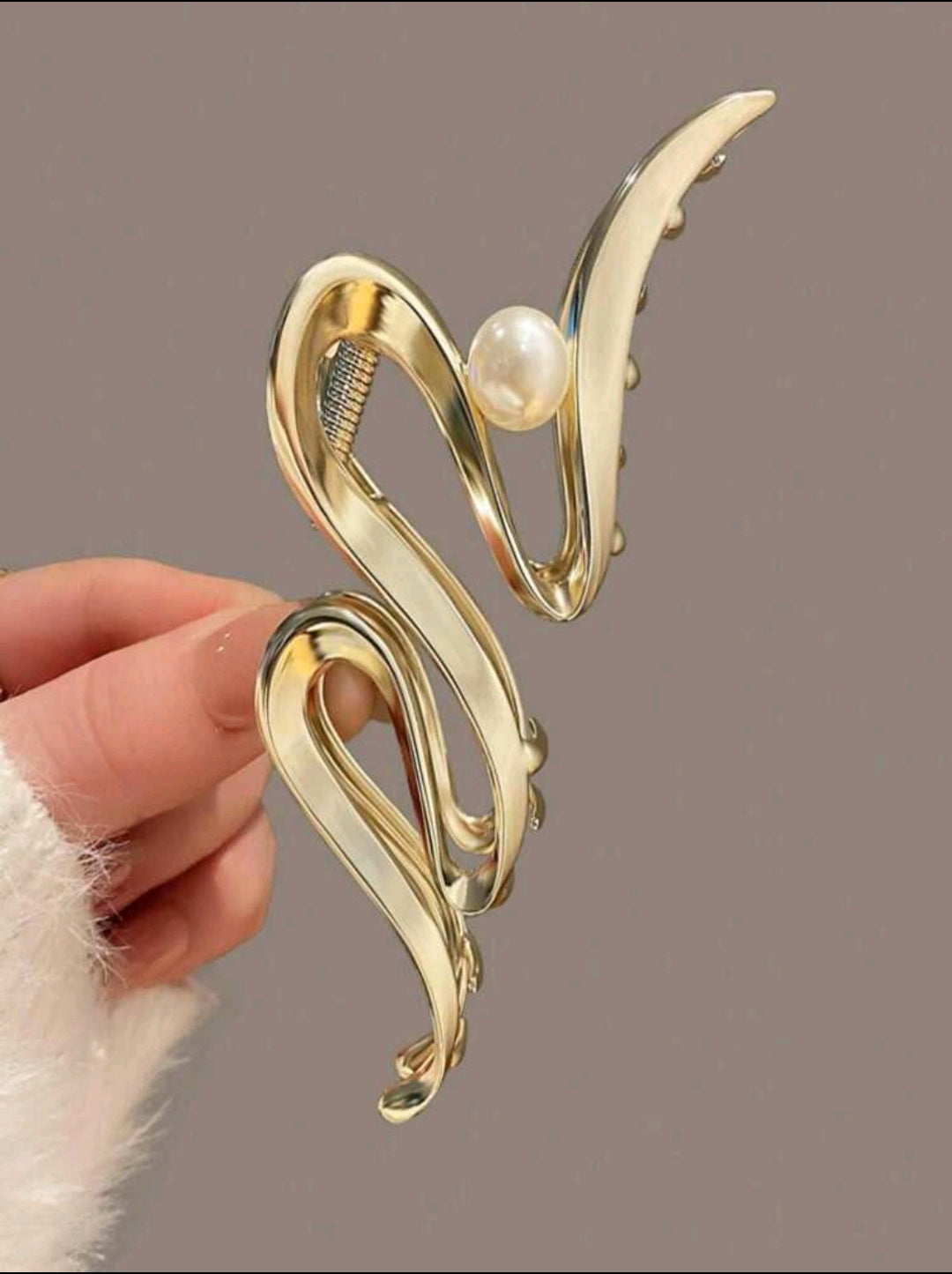 Gold Hair claw with Bead