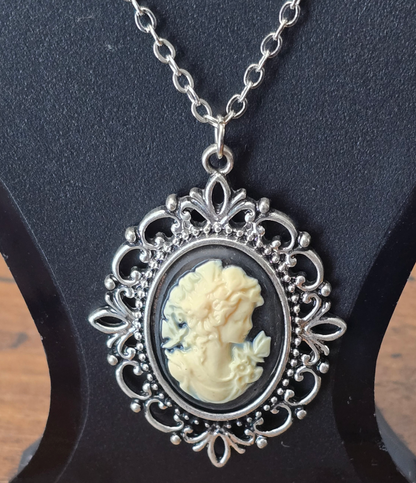 Vintage Style Pendant Princess Necklace