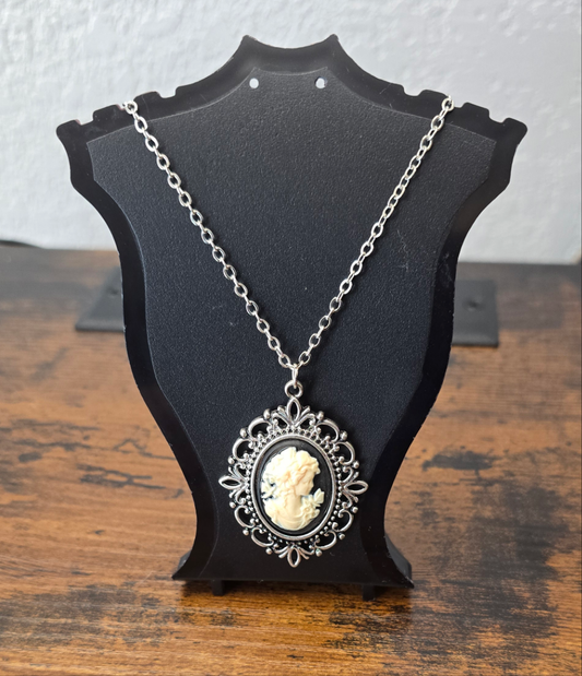 Vintage Style Pendant Princess Necklace