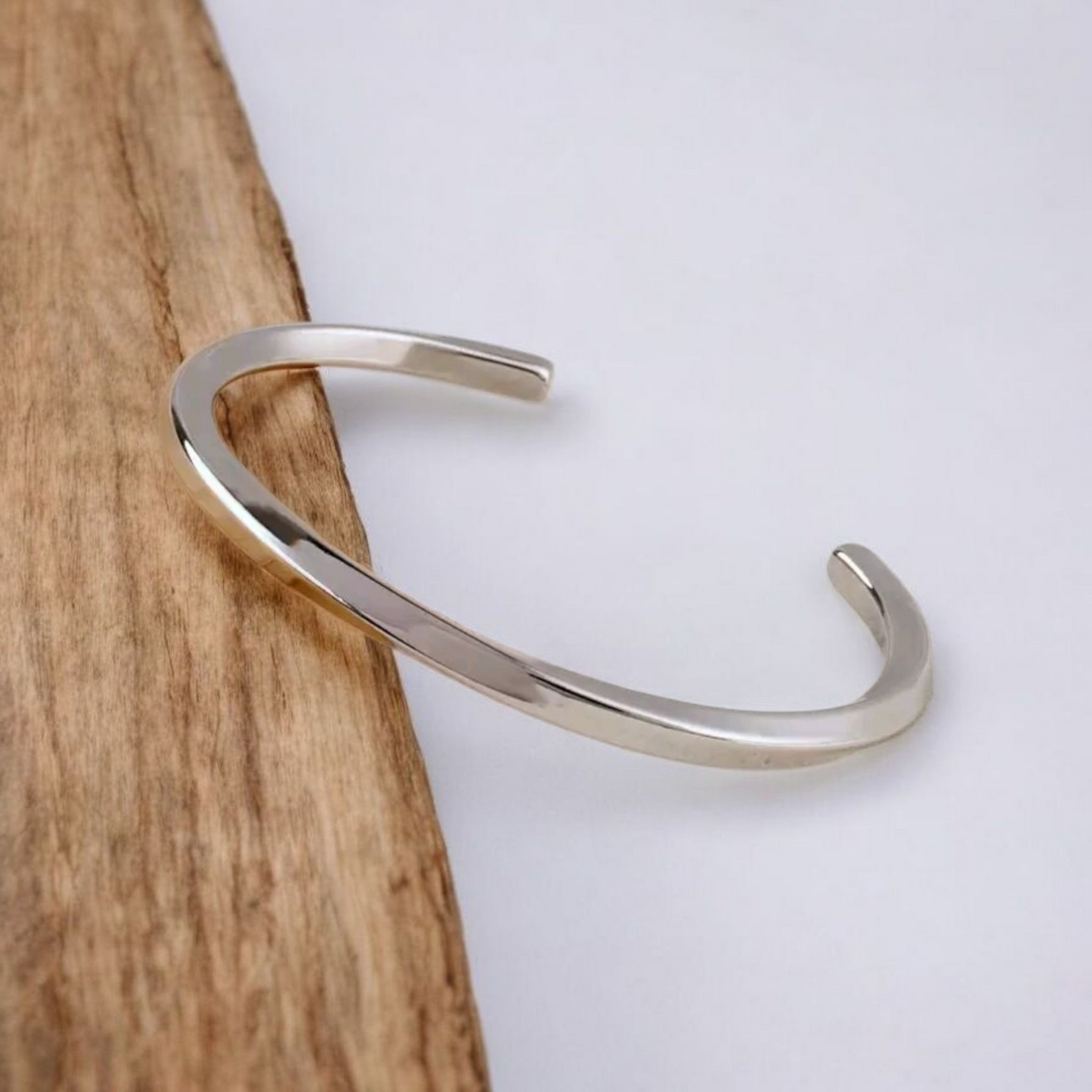 Minimalist Möbius Stainless Steel Bracelet