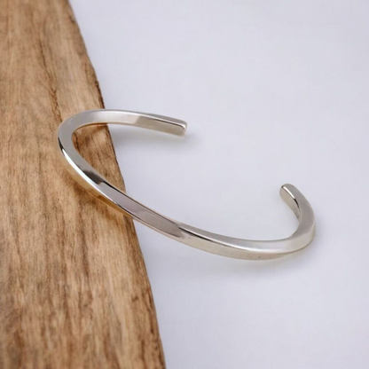Minimalist Möbius Stainless Steel Bracelet